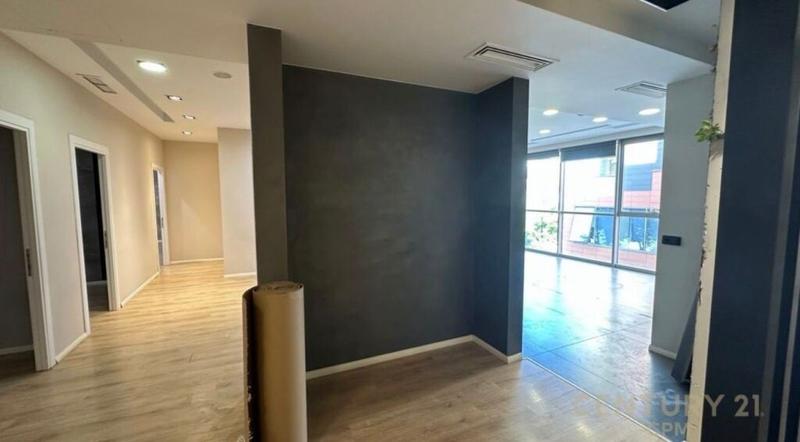 Zyrë me qera në COIN Tirana, Tiranë, 308 m²