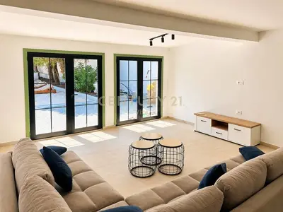 Villa for rent in Pjeze, Durrës, 500 m². Photo 3 of 9