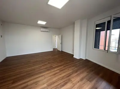 Ufficio in affitto a Rruga Jeronim de Rada, Tirana, 135 m². Foto 8 di 10