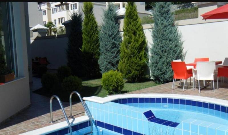Vilë në shitje në Rruga Elbasanit, Tiranë, 560 m². Foto 2 nga 12