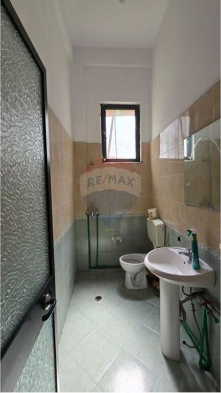 Office for rent in Rruga e Bogdanëve, Tirana, 70 m². Photo 3 of 3