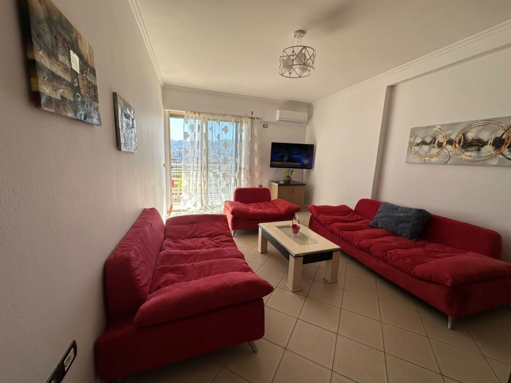 Apartament 1+1 me qera në Rruga e Kavajës, Tiranë, 70 m². Foto 1 nga 5