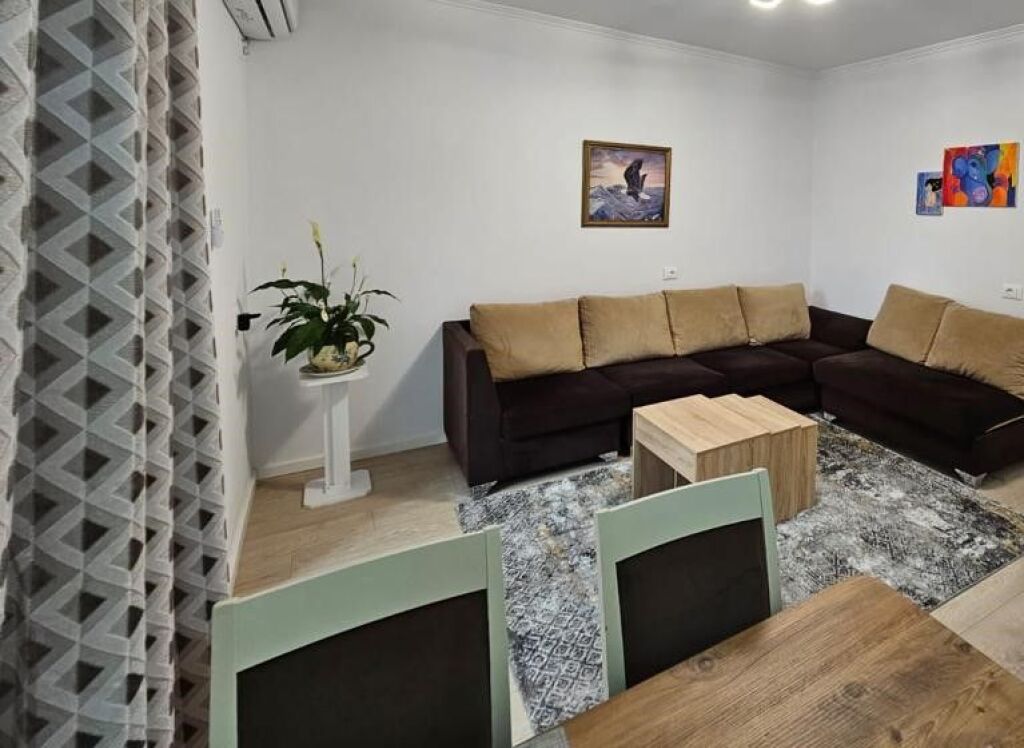 Apartment 1+1 for rent in Rruga e Kavajës, Tirana, 70 m². Photo 2 of 3