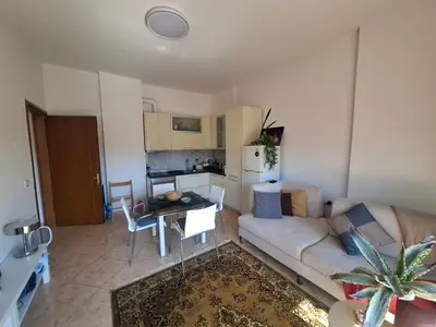 Appartamento 1+1 in affitto a Rruga Kosova, Valona, 80 m². Foto 2 di 12