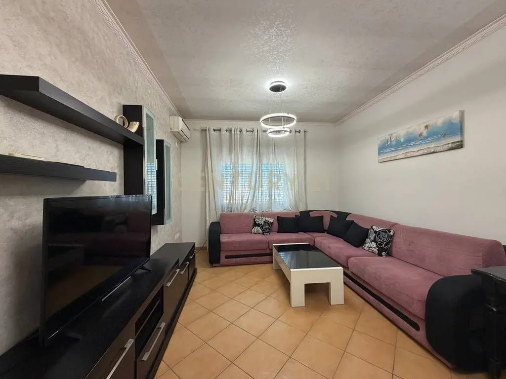 Apartament 1+1 në shitje në Rruga Ali Demi, Tiranë, 64 m². Foto 1 nga 5