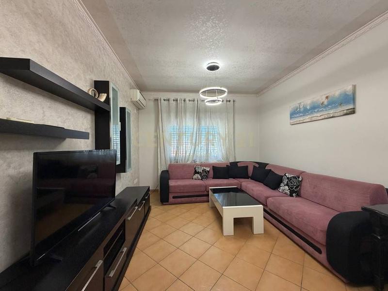 Apartament 1+1 në shitje në Rruga Ali Demi, Tiranë, 64 m²