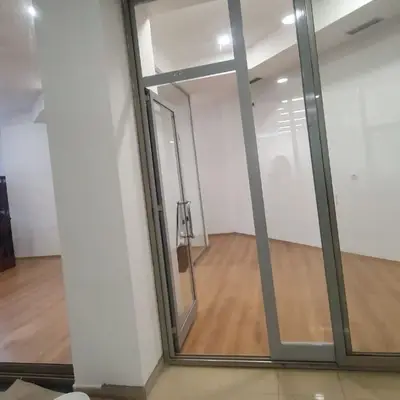 Ambient biznesi me qera në Rruga Bardhok Biba, Tiranë, 65 m². Foto 3 nga 3
