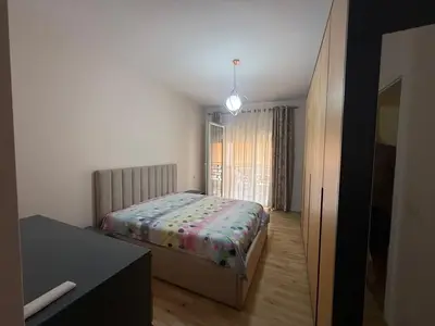 Apartament 2+1 me qera në Golden Park, Tiranë, 95 m². Foto 5 nga 9