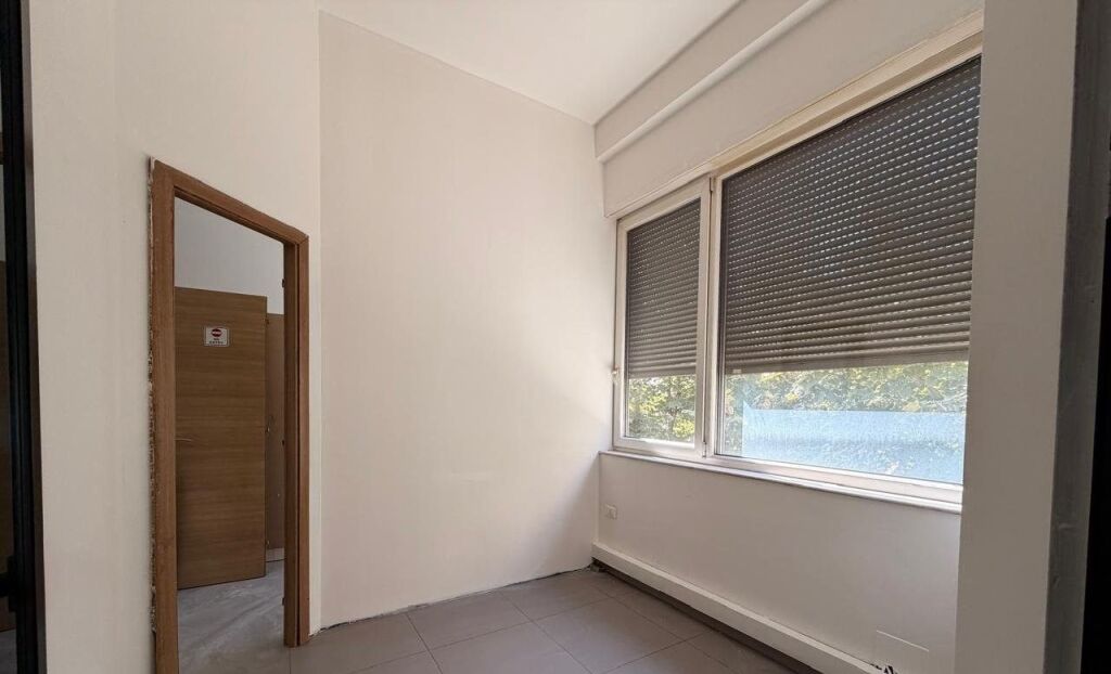 Commercial space for rent in Rruga e Bogdanëve, Tirana, 160 m². Photo 2 of 3