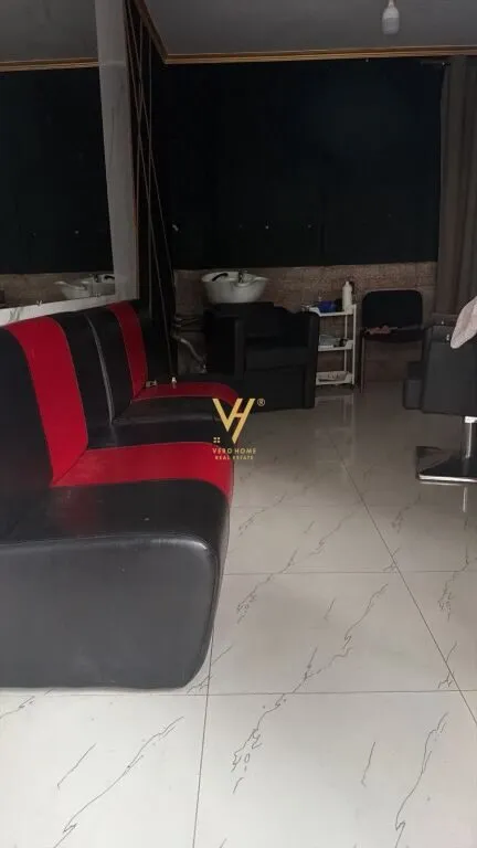 Negozio in affitto a Rruga Haxhi Hysen Dalliu, Tirana, 28 m². Foto 1 di 1