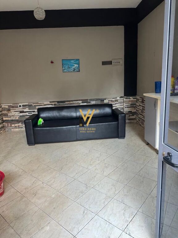 Dyqan me qera në Rruga e Kavajës, Tiranë, 50 m²