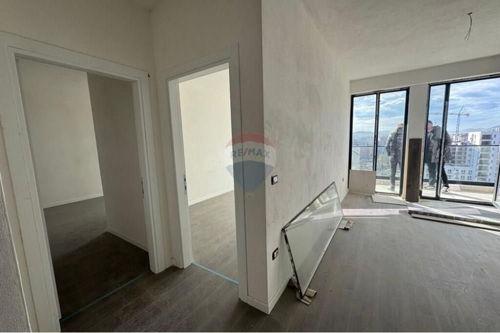 Apartment for sale in Ish Fusha e Aviacionit, Tirana, 123 m². Photo 2 of 2