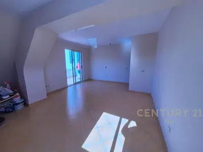 Apartament 2+1 në shitje në Rruga Mujo Ulqinaku, Durrës, 107 m². Foto 3 nga 12