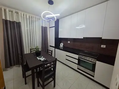 Appartamento 1+1 in affitto a Restorant Durrësi, Tirana, 75 m². Foto 2 di 3