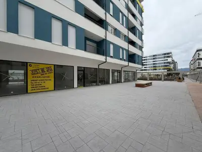 Ambient biznesi me qera në Univers City, Tiranë, 103 m². Foto 3 nga 3