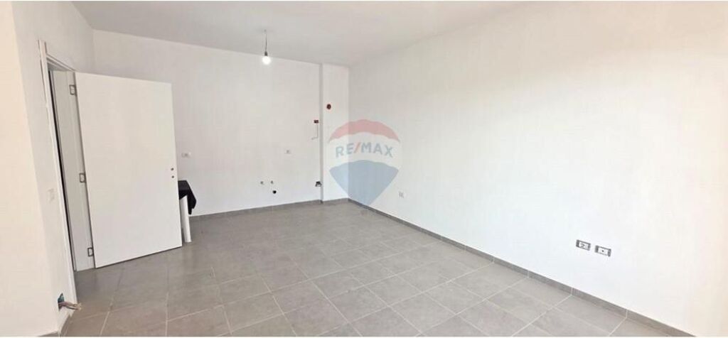Apartment for sale in Astir, Tirana, 93 m². Photo 3 of 3