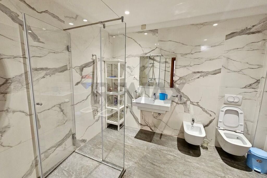 Appartamento in vendita a Myslym Shyri, Tirana, 182 m². Foto 3 di 3