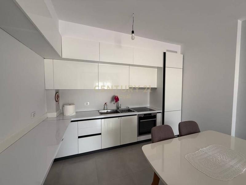 Apartament 1+1 në shitje në Sheshi Selvia, Tiranë, 75 m². Foto 3 nga 6