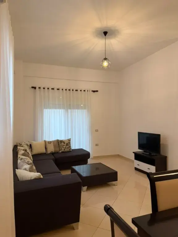 Appartamento 1+1 in affitto a Qyteti Studenti, Tirana, 70 m²