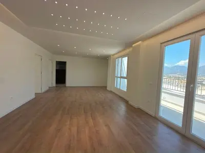 Appartamento 3+1 in vendita a Farkë, Tirana, 183 m². Foto 3 di 11