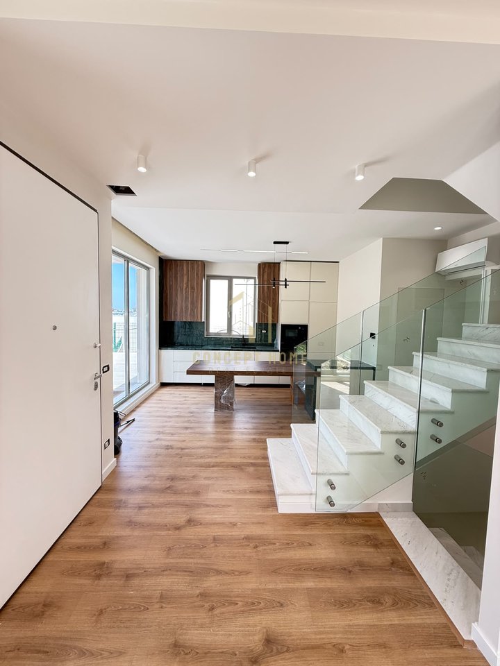 Villa in affitto a Liqeni i Thatë, Tirana, 275 m². Foto 3 di 3
