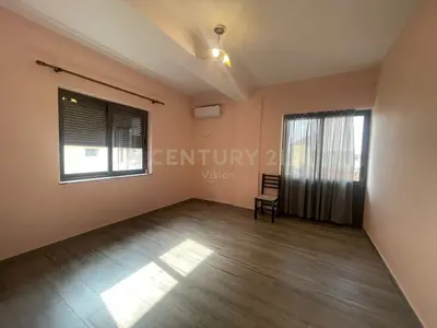 Apartament 3+1 me qera në Sheshi Demokracia, Shkodër, 120 m². Foto 4 nga 8