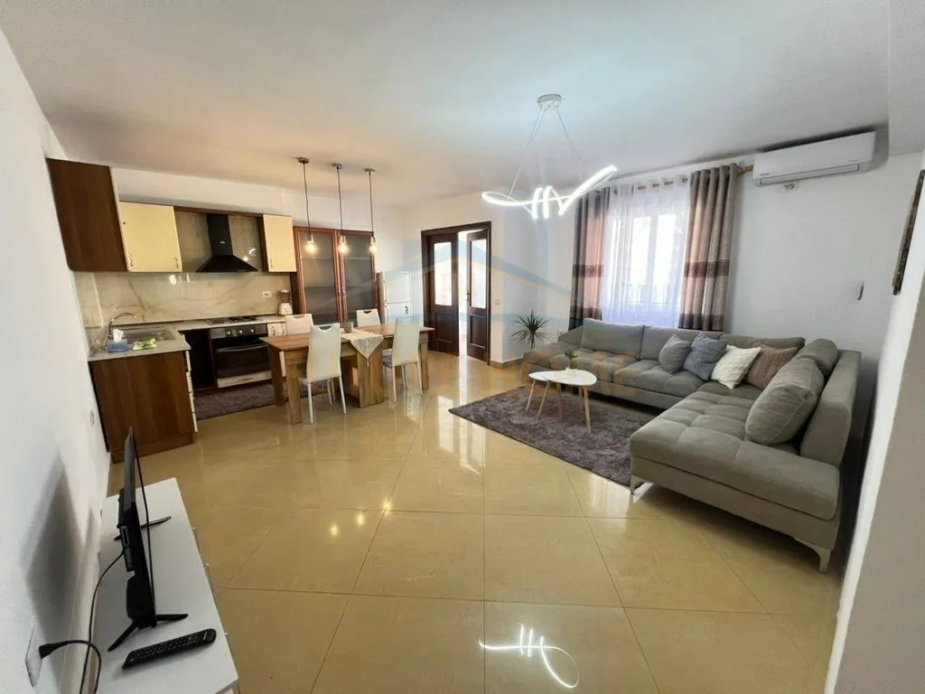 Apartament 2+1 me qera në Rruga Bardhok Biba, Tiranë, 85 m². Foto 1 nga 8