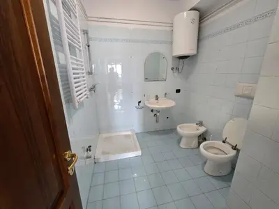 Ufficio in affitto a Sheshi Skënderbej, Tirana, 96 m². Foto 6 di 7