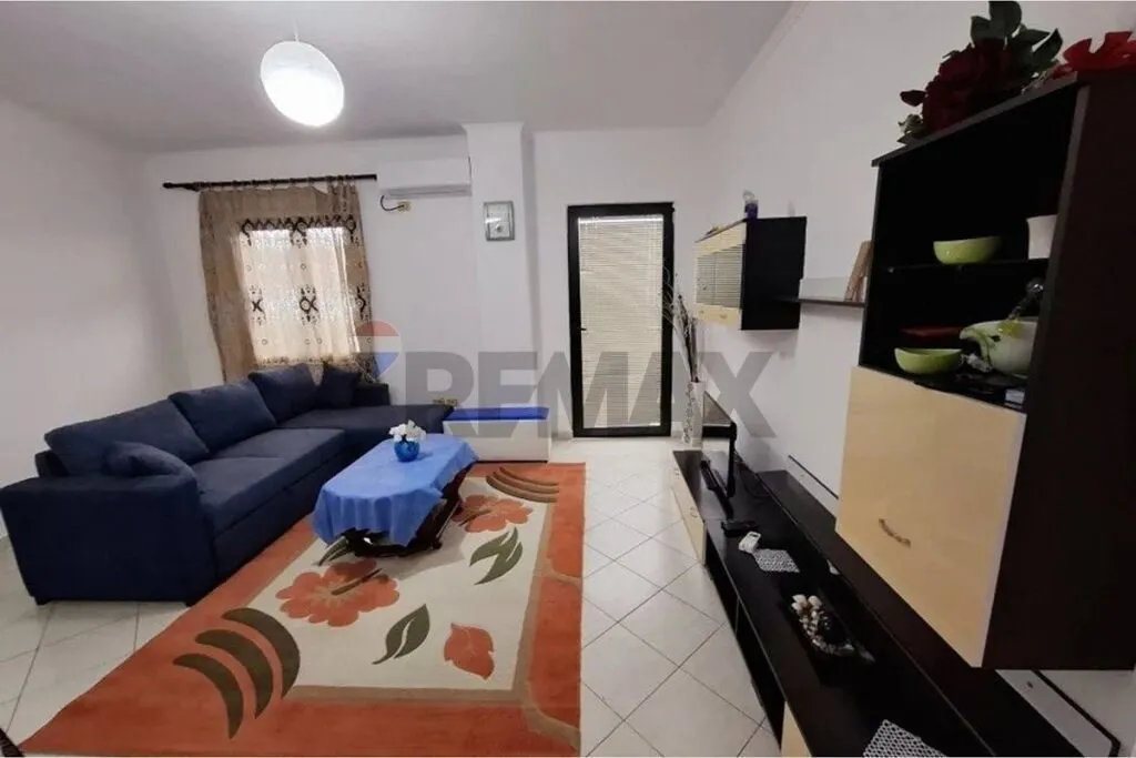 Apartament 1+1 me qera në Pallatet Cabej, Tiranë, 65 m². Foto 1 nga 3