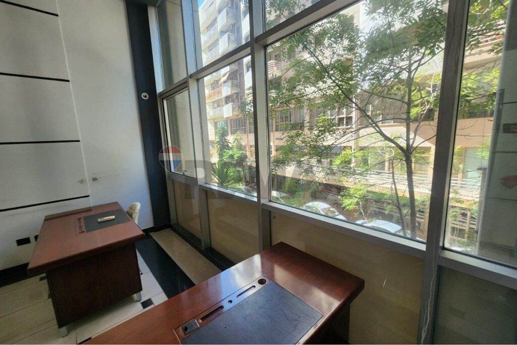 Ufficio in affitto a Rruga e Barrikadave, Tirana, 35 m². Foto 1 di 3