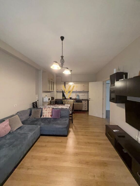 Apartament 2+1 me qera në Bulevardi i Ri, Tiranë, 90 m². Foto 2 nga 3