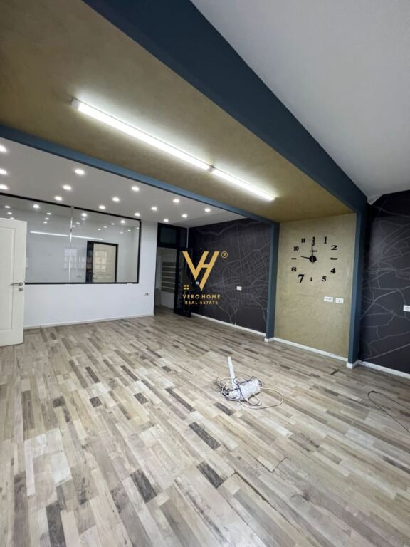 Ufficio in affitto a Sheshi Willson, Tirana, 110 m²