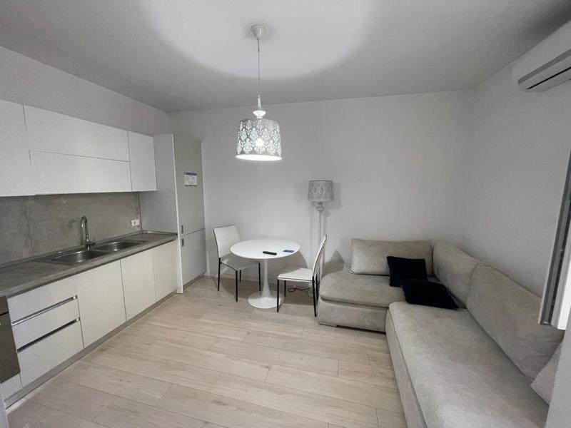 Apartment 1+1 for rent in Ura e vjetër te ish ekspozita "Shqipëria sot", Tirana, 65 m²