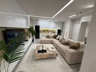 Apartament 2+1 me qera në Blloku, Tiranë, 120 m². Foto 1 nga 7