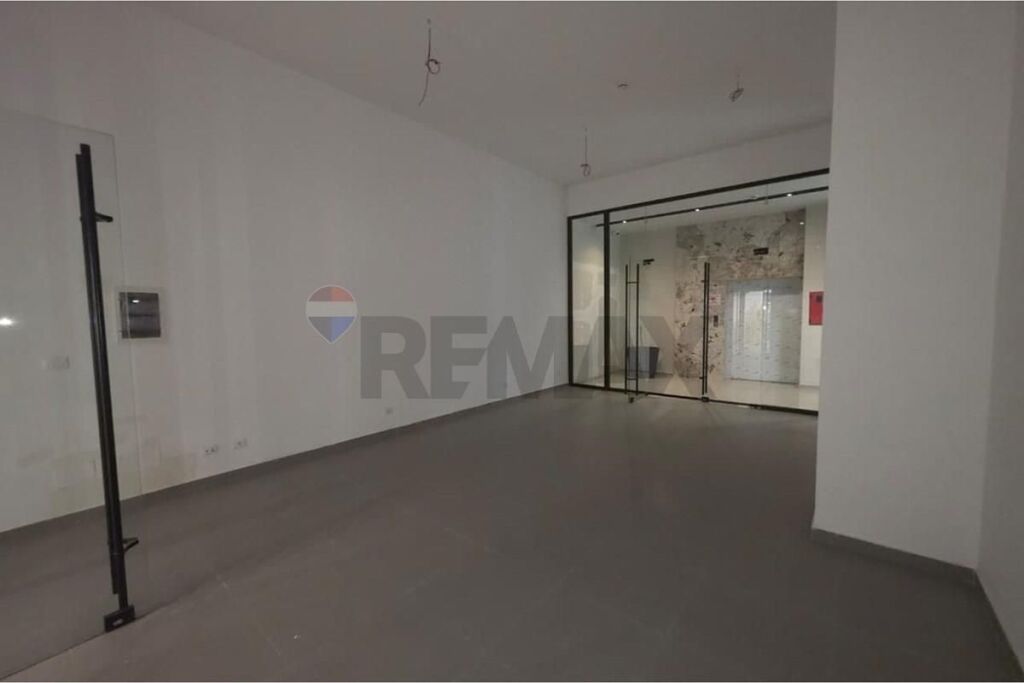 Shop for rent in Rruga e Kavajës, Tirana, 62 m². Photo 2 of 3