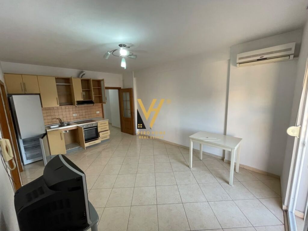 Apartament 2+1 me qera në Pazari i Ri, Tiranë, 92 m². Foto 2 nga 3