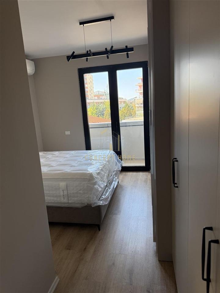 Apartment 2+1 for rent in Kompleksit Kontakt, Tirana, 99 m². Photo 3 of 3
