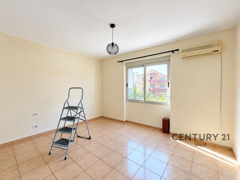 Vilë me qera në Kodra e Priftit, Tiranë, 520 m². Foto 11 nga 12