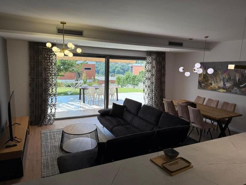 Villa for rent in Mullet Tirane, Tirana, 350 m²