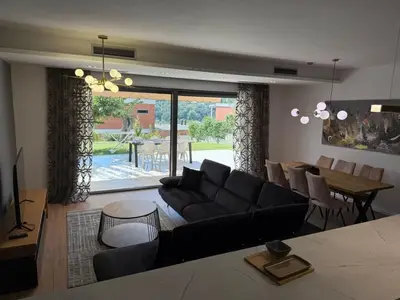 Villa in affitto a Mullet, Tirana, 350 m². Foto 1 di 10