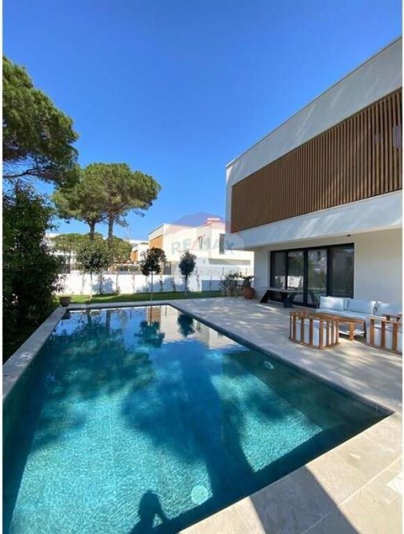 Villa for sale in Durrës, 240 m². Photo 3 of 3
