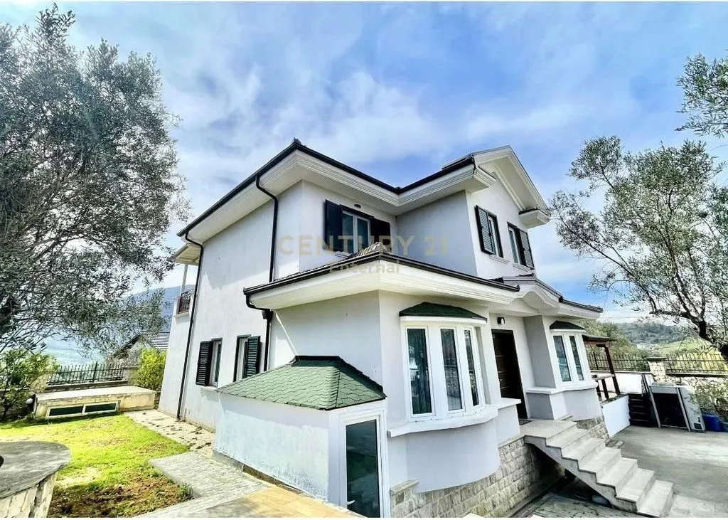 Villa in vendita a Mullet, Tirana, 1.200 m². Foto 1 di 10