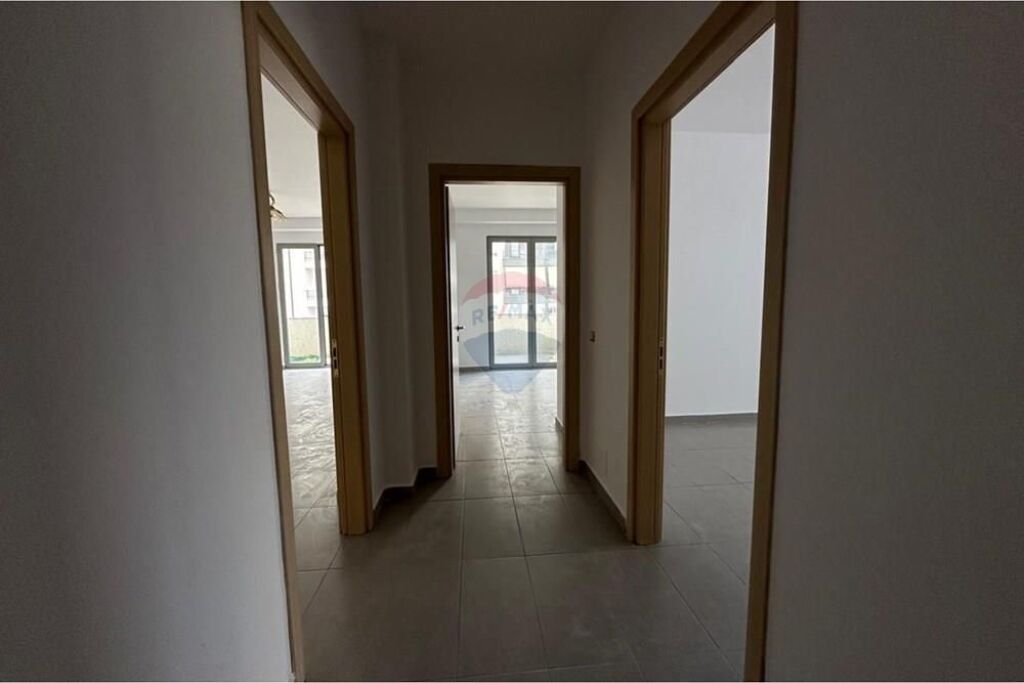 Appartamento in vendita a Kinostudio, Tirana, 104 m². Foto 1 di 3