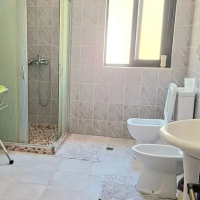 Apartament 2+1 me qera në Komuna e Parisit, Tiranë, 120 m². Foto 4 nga 4