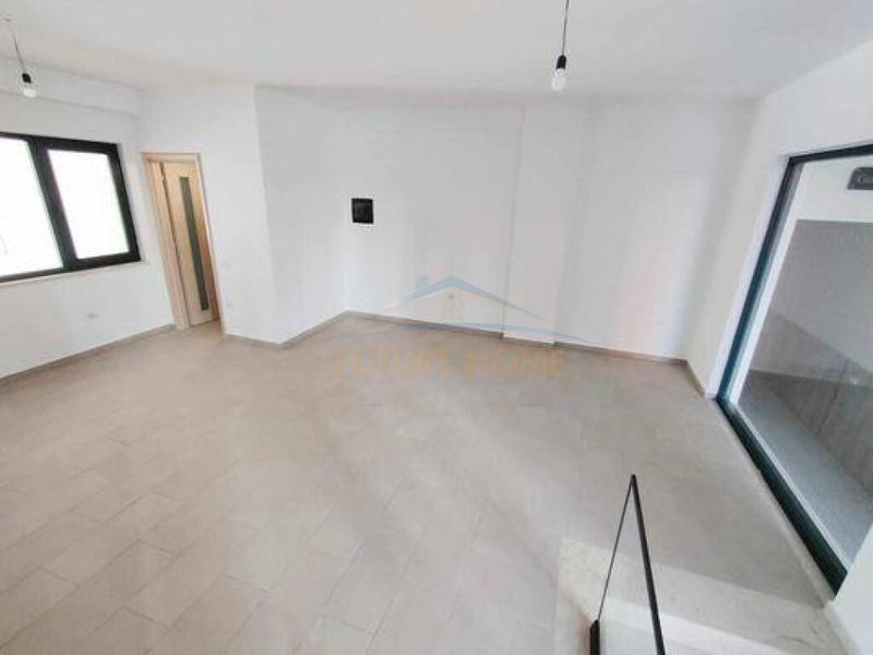 Shop for sale in Unaza e Re e Madhe e Tiranes, Tirana, 44 m²