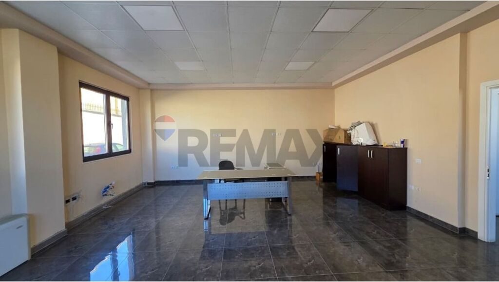 Warehouse for rent in Vore, Vorë, 3,000 m². Photo 1 of 8