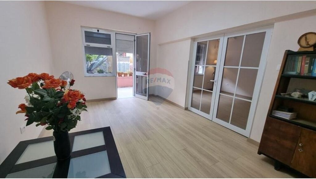 Office for rent in Rruga e Durrësit, Tirana, 50 m². Photo 1 of 3