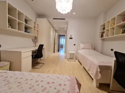 Apartament 2+1 me qera në Rruga Qemal Stafa, Tiranë, 135 m². Foto 11 nga 12