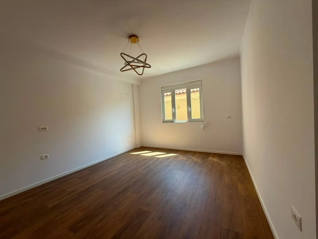 Apartament 1+1 në shitje në Rruga Dritan Hoxha, Tiranë, 47 m². Foto 1 nga 7