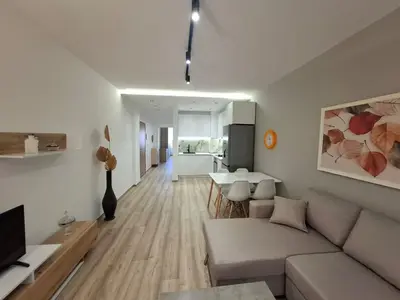 Apartament 1+1 me qera në Rruga Mujo Ulqinaku, Durrës, 80 m². Foto 2 nga 6